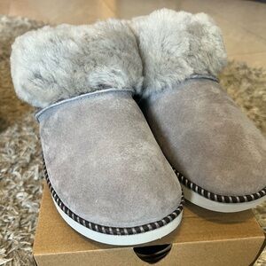Olukai Ku’i Women’s Cozy Gray Fur-Lined Slippers
